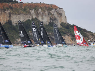 Alexis Thomas (Wings of the Ocean) ouvre la route d’une flotte qui commence à s’étirer