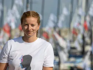 Théa Khelif embarque sur le bateau de la DC pour la 3e étape