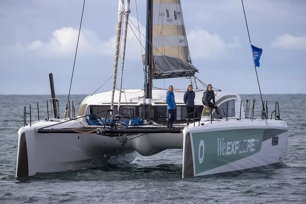De gauche à droite : Aymeric Rabadeux, ostéopathe de course; Marine Rolland, médecin de course et Camille Bertel