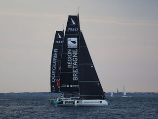 Louise Acker (Région Bretagne – CMB Océane) : « le choc a endommagé le flanc tribord du bateau et un peu le foil »